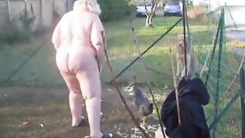 Amateur Granny Cougar Outdoor Halloween 