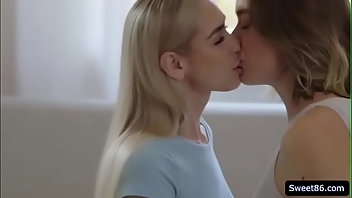 Downblouse Lesbian Teen Pussy Blonde 